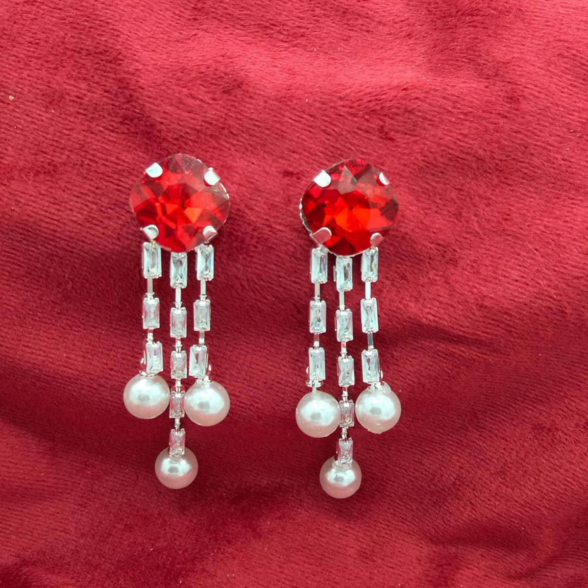 Victorian Noir Clover Drop Earrings GD_ ER 025