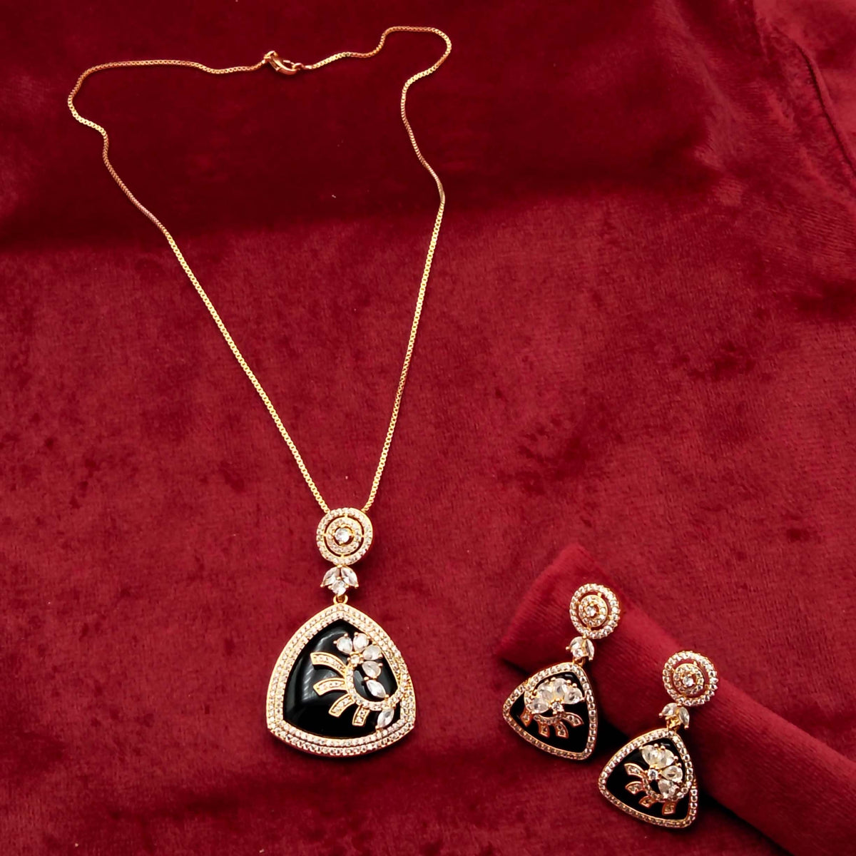 Victorian Triangular Fan Crystal Pendant Set GD_ NK 016