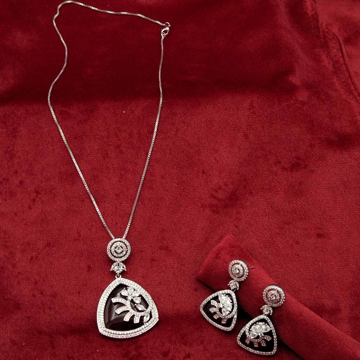 Victorian Triangular Fan Crystal Pendant Set GD_ NK 016